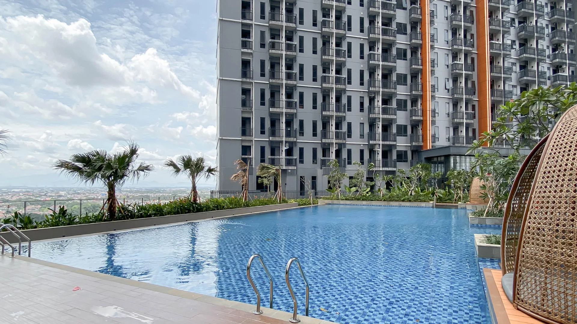 Kolam Renang dan Gym